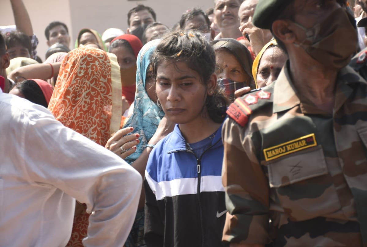 amrish tyagi soldier Martyr funeral took place after 16 years Daughter saw father face for first time