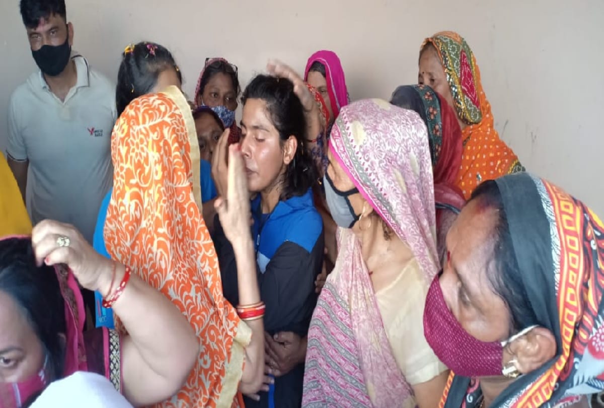 amrish tyagi soldier Martyr funeral took place after 16 years Daughter saw father face for first time