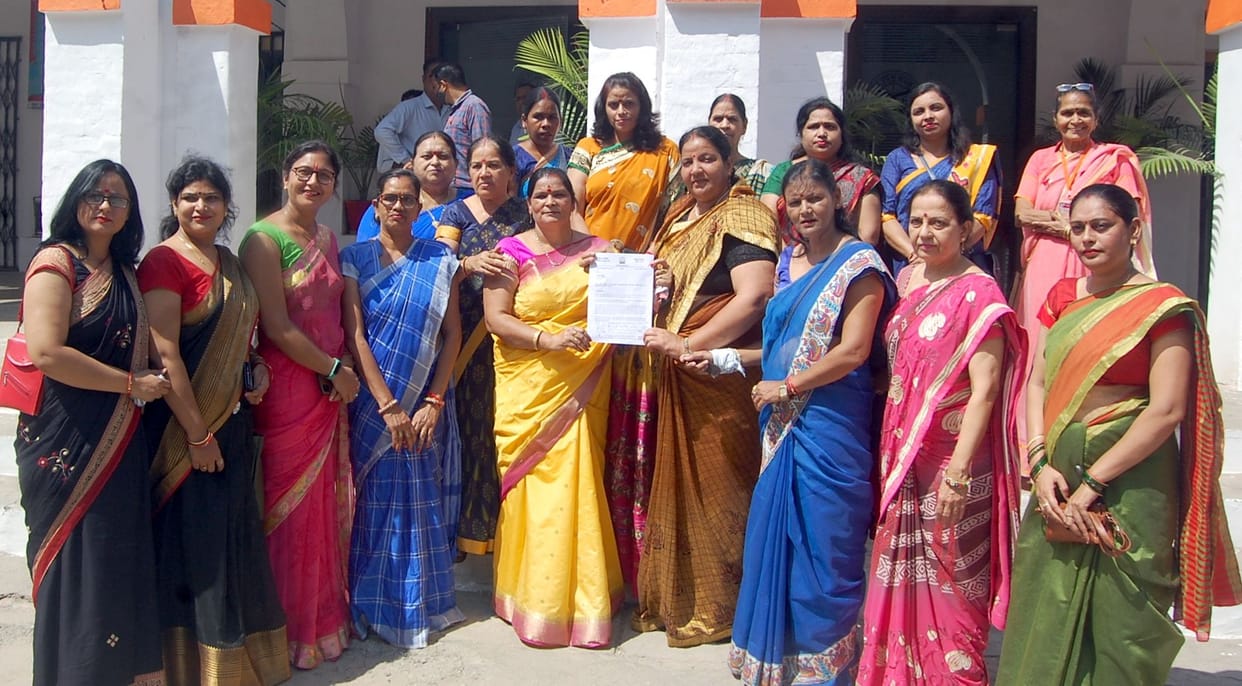 Bijnor: Demand to declare saree as national garment