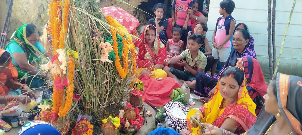 Sonbhadra: Mothers worshiped Jivitputrika by keeping Nirjala fast, worshiped in a group