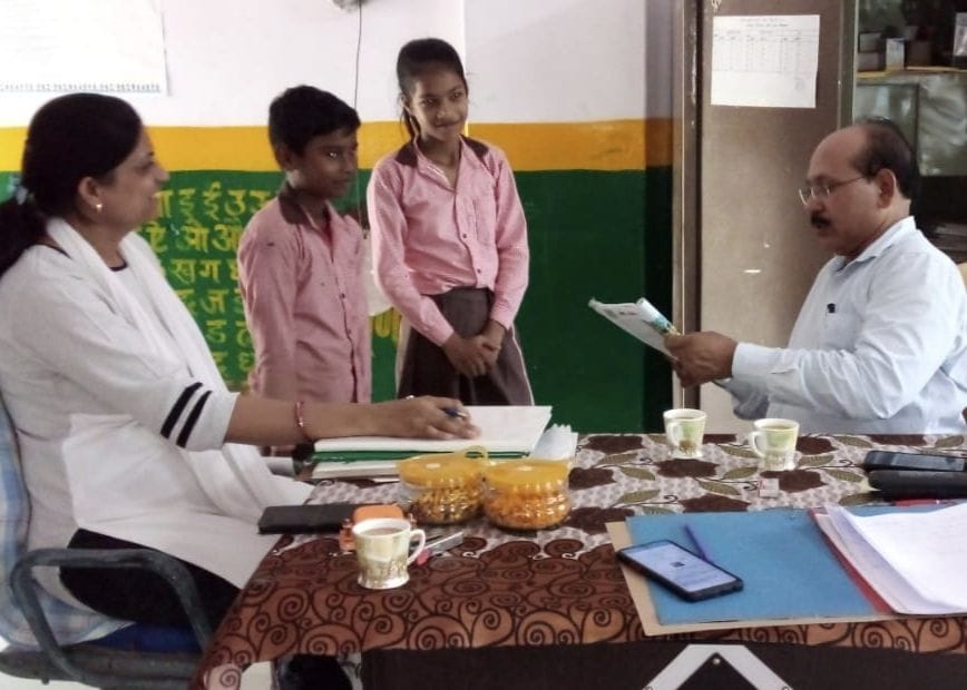AD Basic inspected the schools, teachers found absent