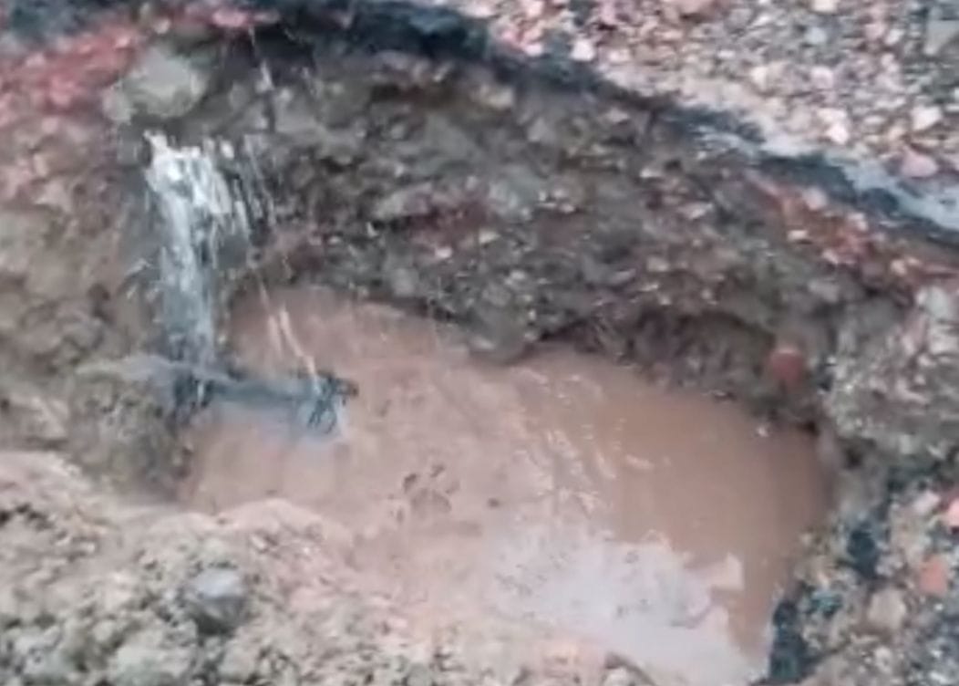 Contaminated water supply due to leaking pipeline