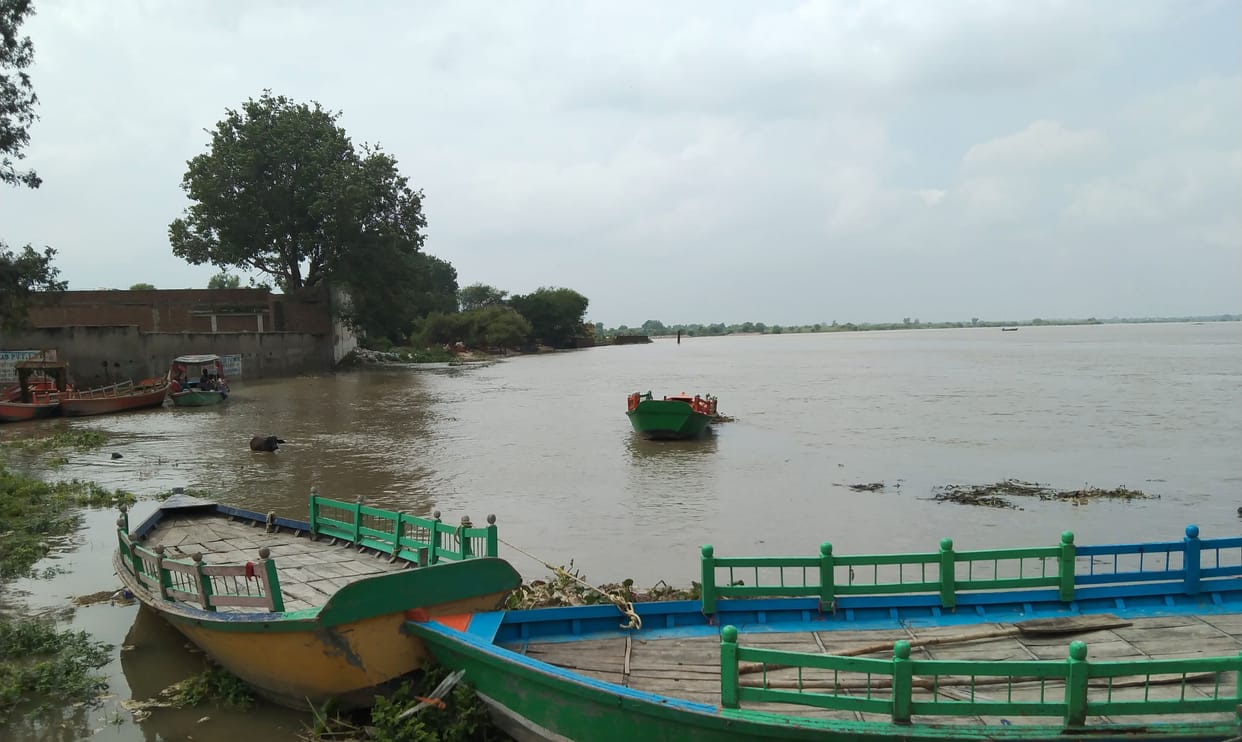 Mathura: Yamuna's water level stabilizes, many families leave home