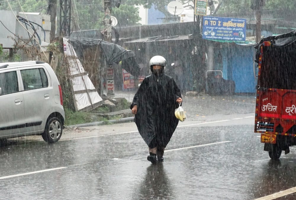 Uttarakhand Weather Update News: Snowfall in Hilly Areas and Heavy Rainfall Orange Alert for Next 24 Hours