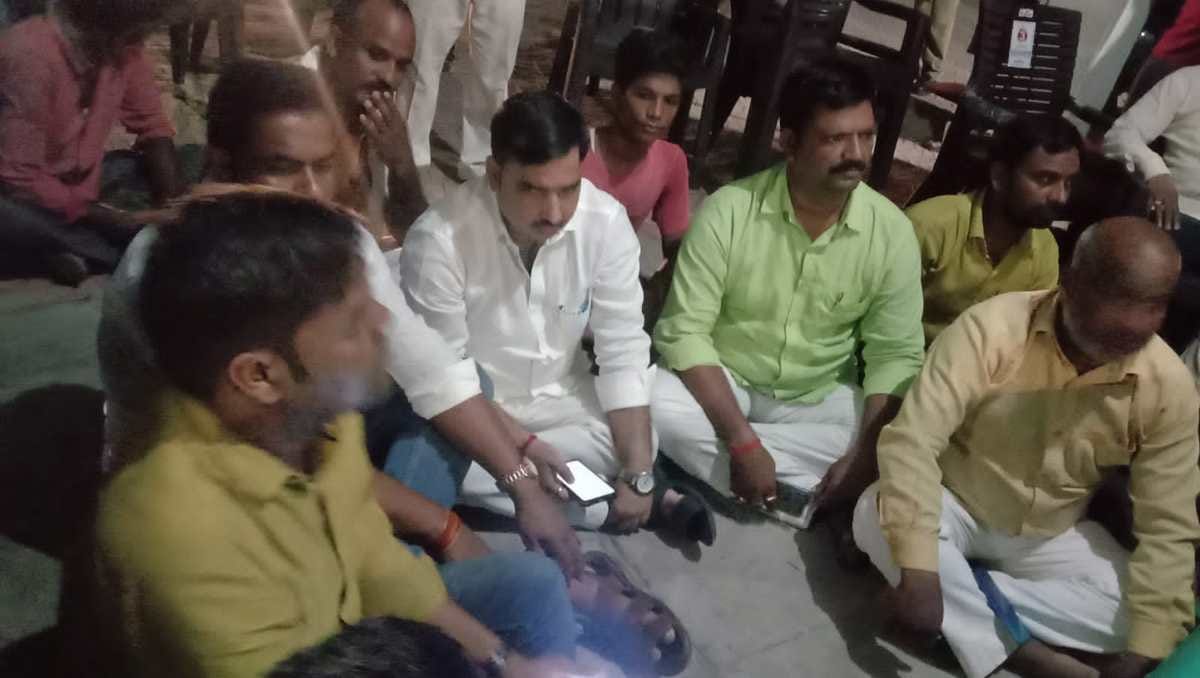 BJP leader beaten in police station case: FIR registered against three constable and inspector also cross fir against bjp leader