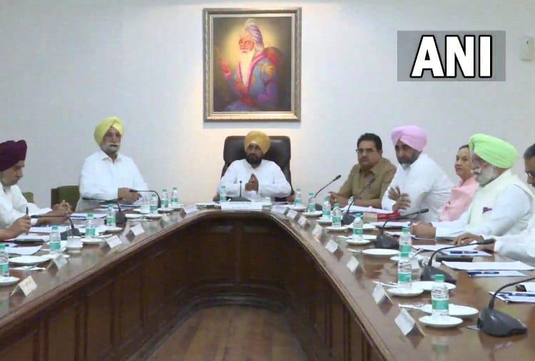 Punjab CM Calls Emergency Cabinet Meeting after Resignation of Navjot Sidhu 