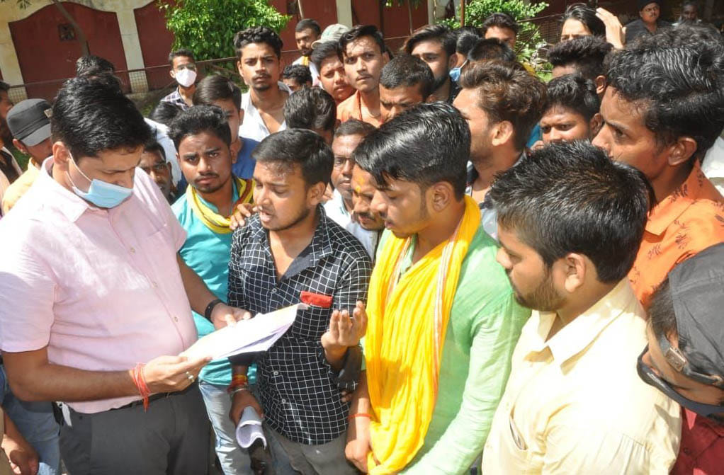 Failed students in B.Com hit the road