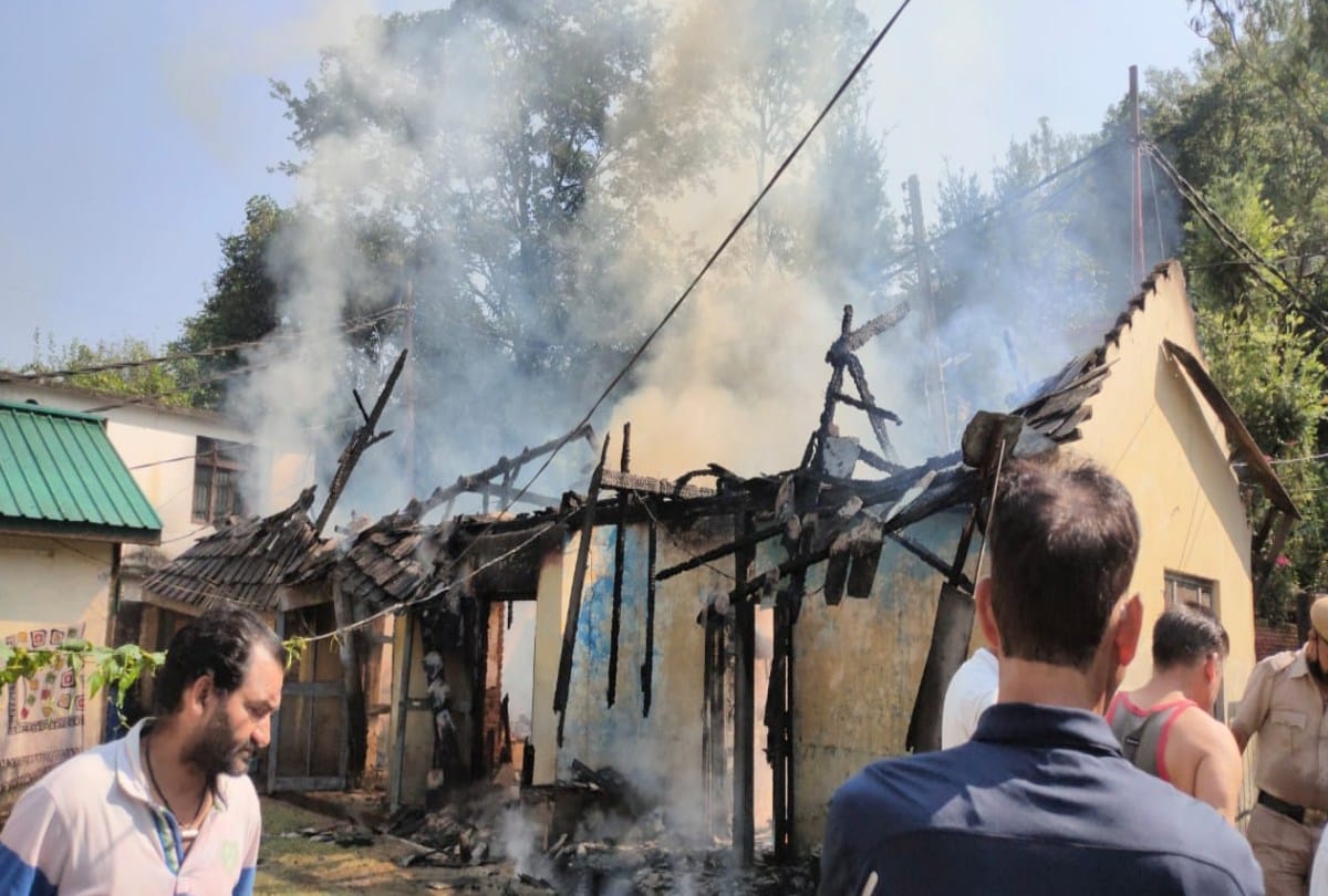 Mandi: Fire broke out in Forest Corporation depot in Khaliyar, two rooms burnt to ashes