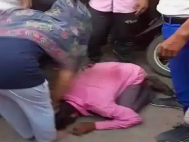 Girl badly beats drunked man who collide with her scooty