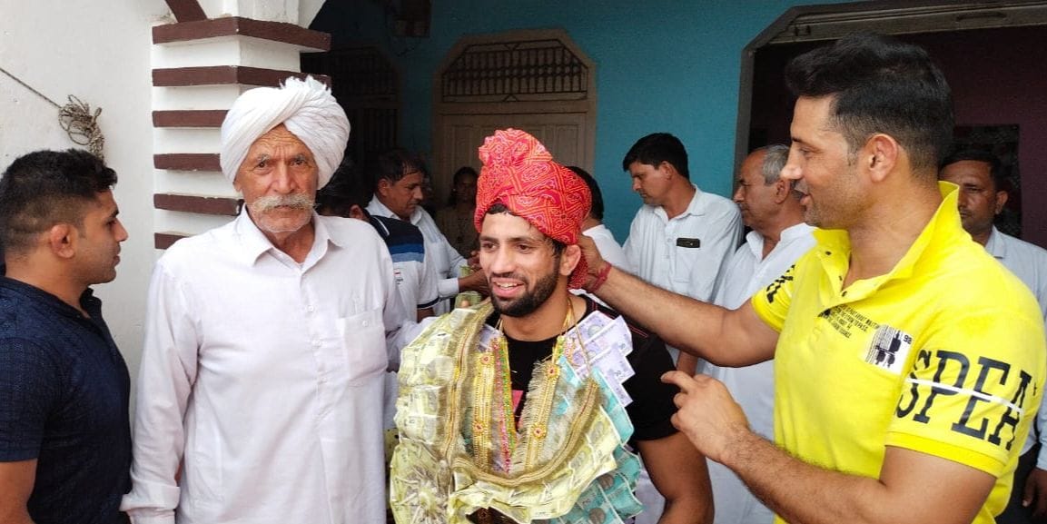 Ravi Dahiya reached aunt's house, villagers welcomed