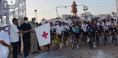 The Deputy Commissioner flagged off the cycle rally