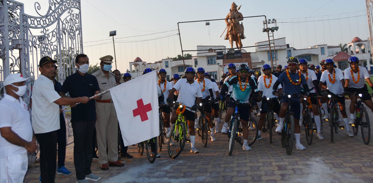 The Deputy Commissioner flagged off the cycle rally