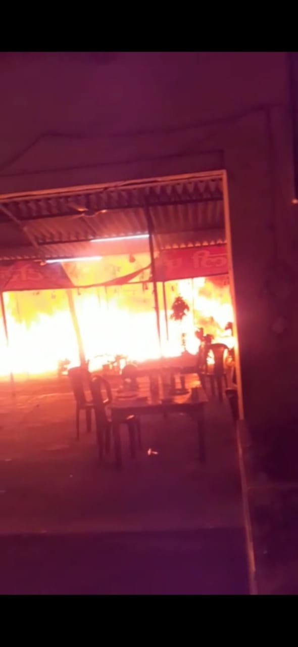 Truck became a ball of fire on the highway, fire started due to collision
