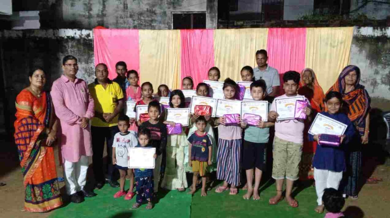 Children who presented cultural programs were honored