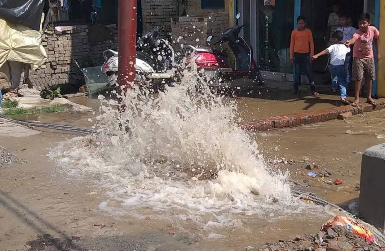 Leakage pipeline burst, water supply interrupted