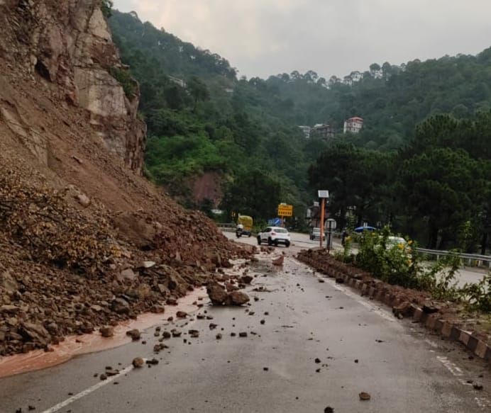Land slide near Sanvara on Kalka-Shimla NH