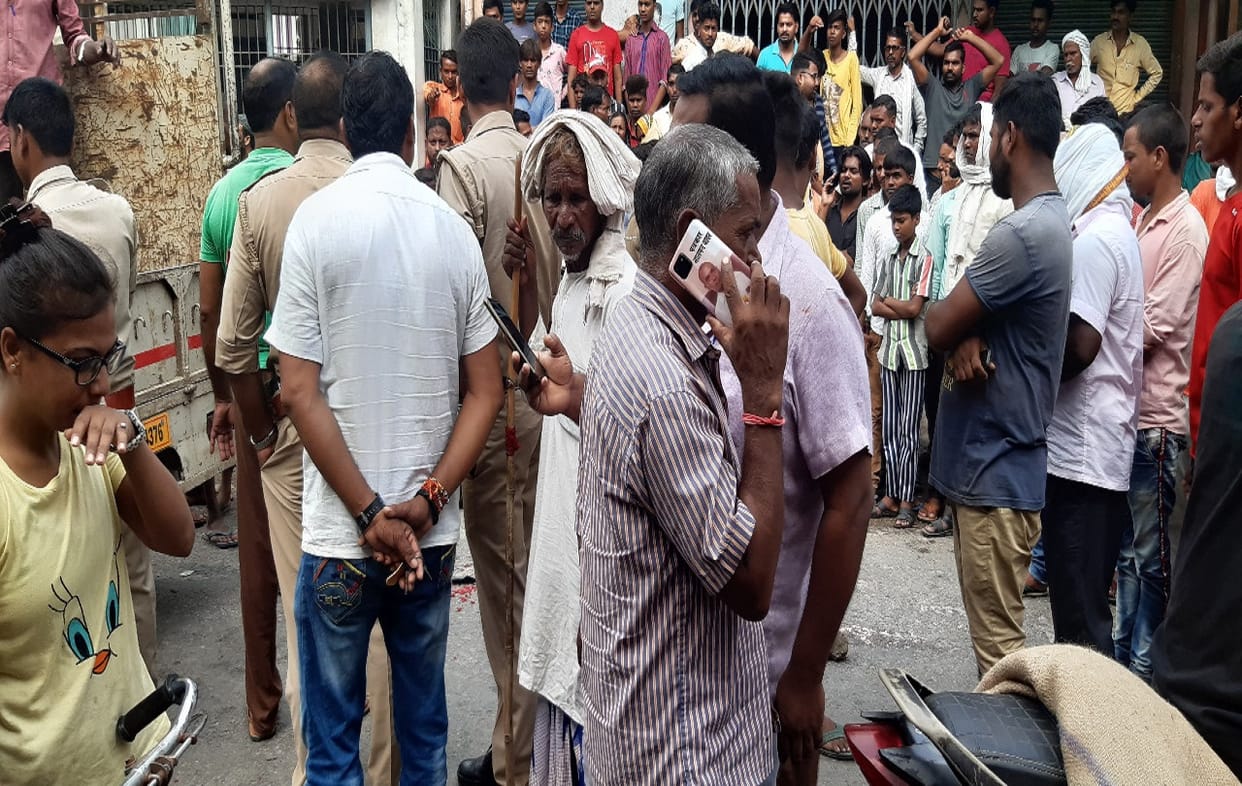 Road accident in Azamgarh Tanker trampled  bike rider youth who returning from grand mother  house