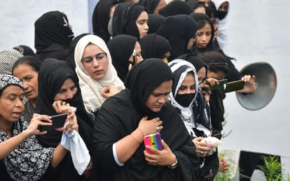 Chehallum: Gum in hearts, eyes presented with tears