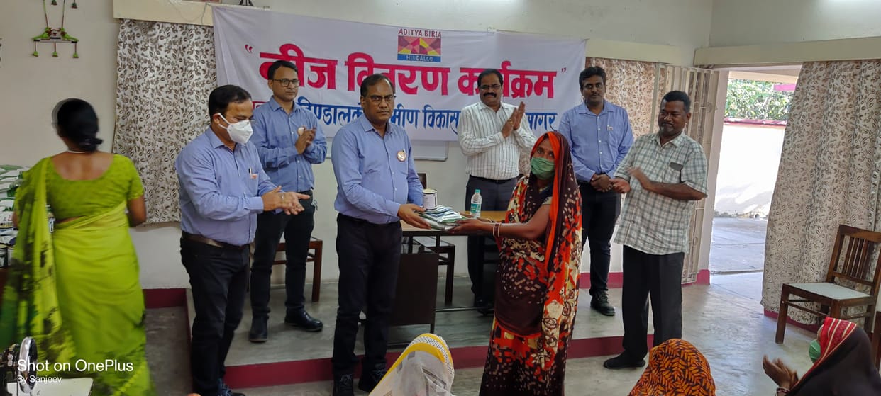 Sonbhadra: Women will become strong by producing green vegetables, distribution of improved seeds