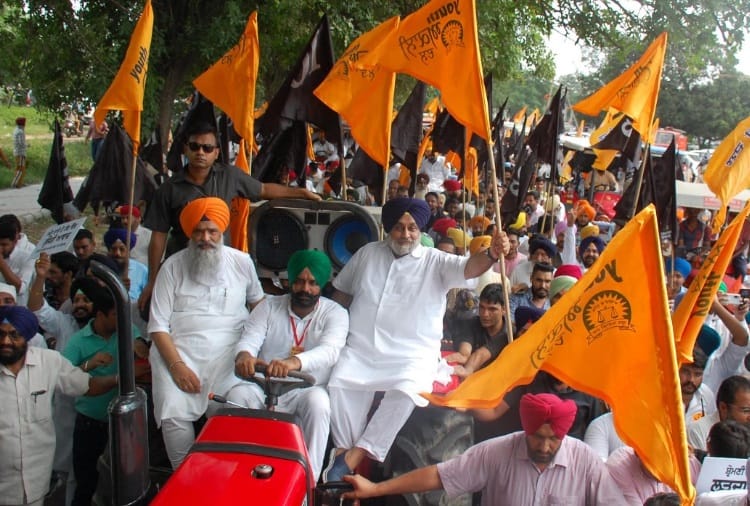 Sukhbir Badal and Bikramjit Singh Majithia arrested in Mohali try to surround Punjab CM House