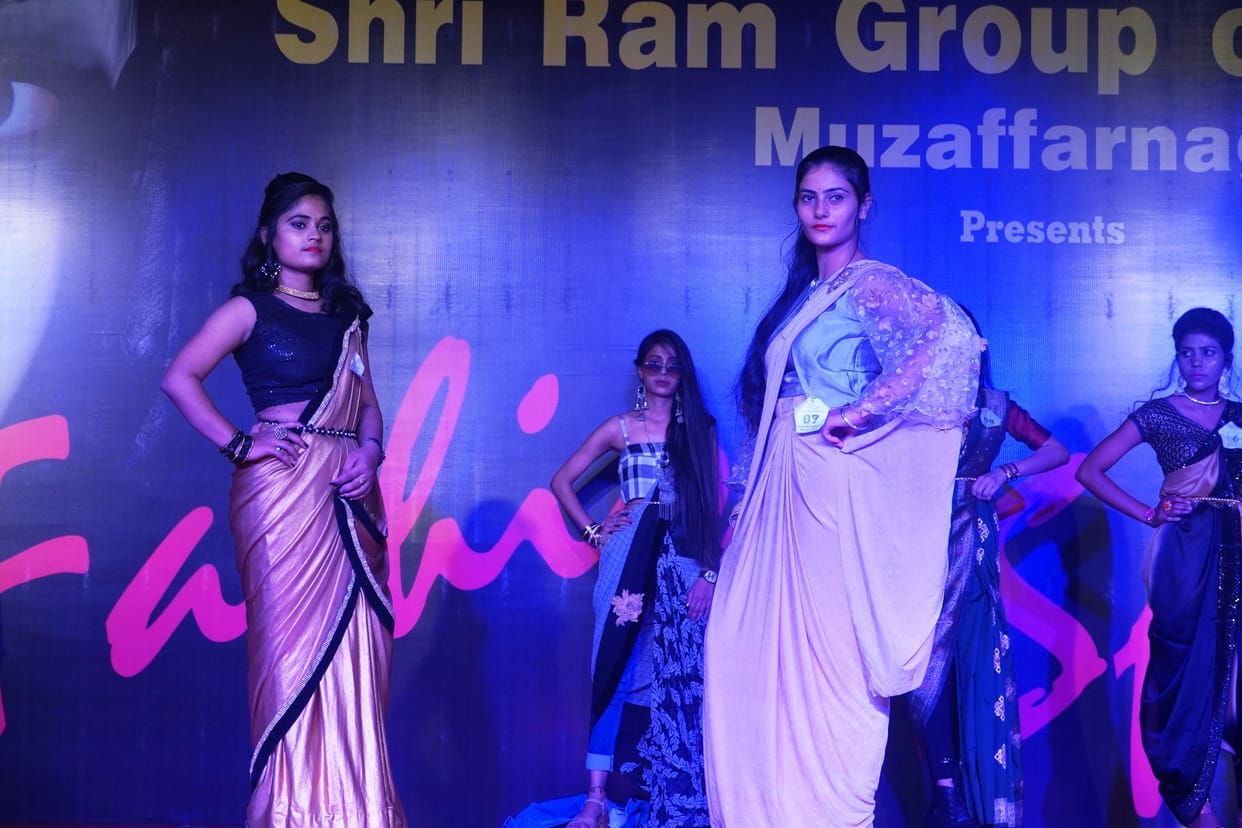 Models get awards on the basis of clothes