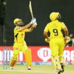 धोनी ने छक्का लगाकर मैच खत्म किया।