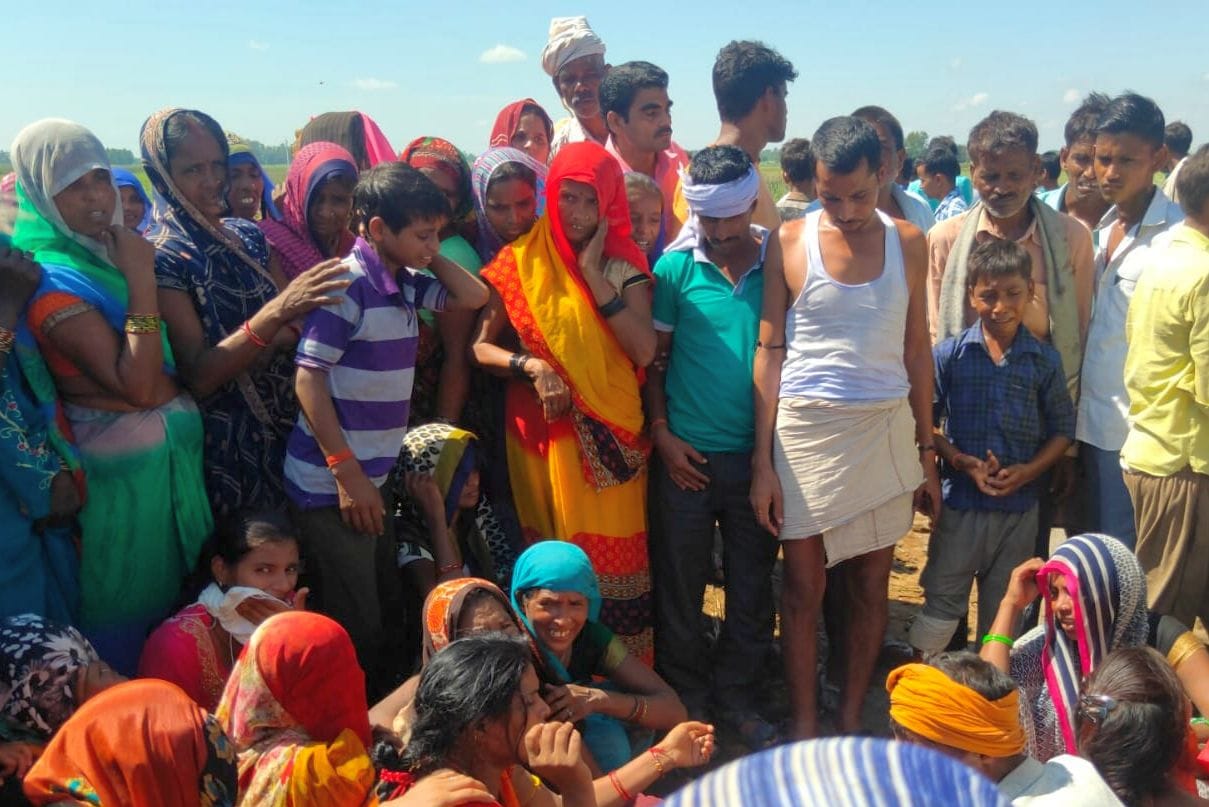 tractor trolly over turned, farmer killed