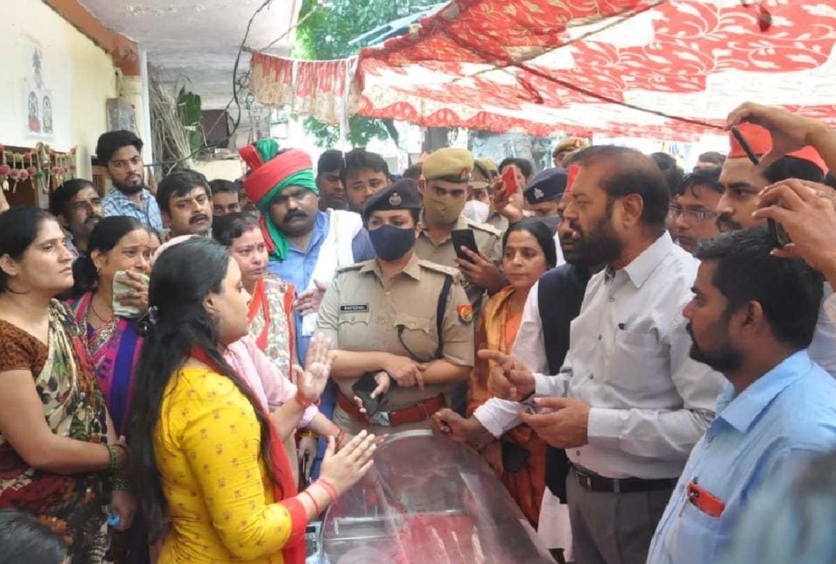 Manish Gupta Gorakhpur Murder Case News: Family adamant on meeting CM yogi not perform last rites