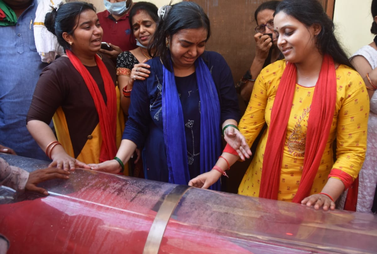 Manish Gupta Gorakhpur Murder Case News: Family adamant on meeting CM yogi not perform last rites