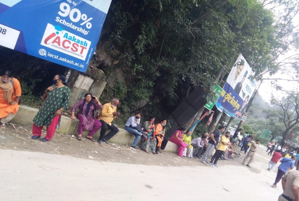 Chardham Yatra 2021: Pilgrims Sit on Protest after Stop for Go Kedarnath without Epass Photos