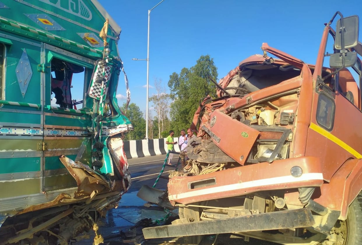 accident death,mainpuri,contener accident,national highway mainpuri,nagla devi
