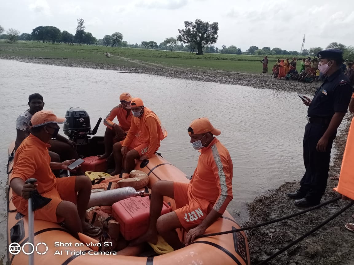 accident in Ballia Five minor girls drowned who went to bath with mother on Jivitputrika vrat 3  rescued one dead body recovered
