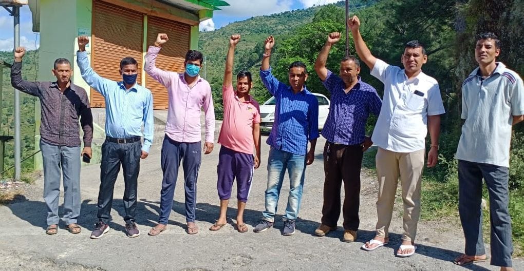 The poor condition of the Barakot-Simalkhet road, the demonstration of the villagers