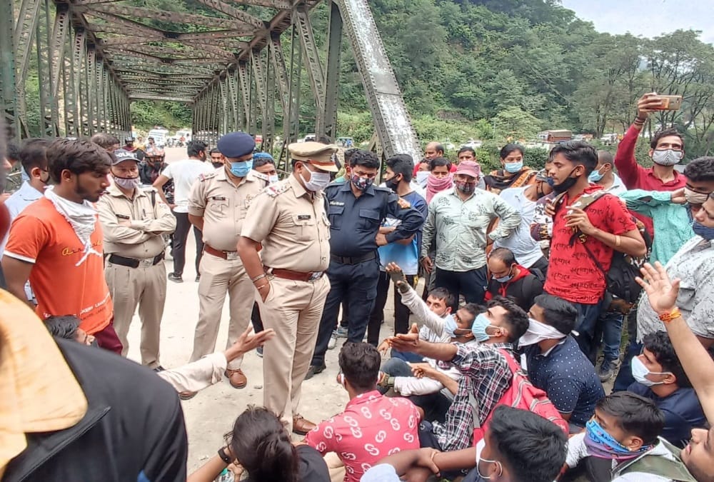Chardham Yatra 2021: Pilgrims Sit on Protest after Stop for Go Kedarnath without Epass Photos