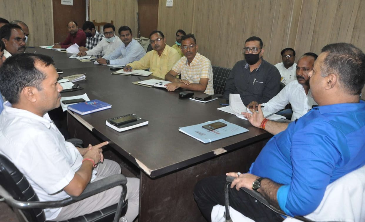Instructions to stop salary of three assistant teachers till advance order
