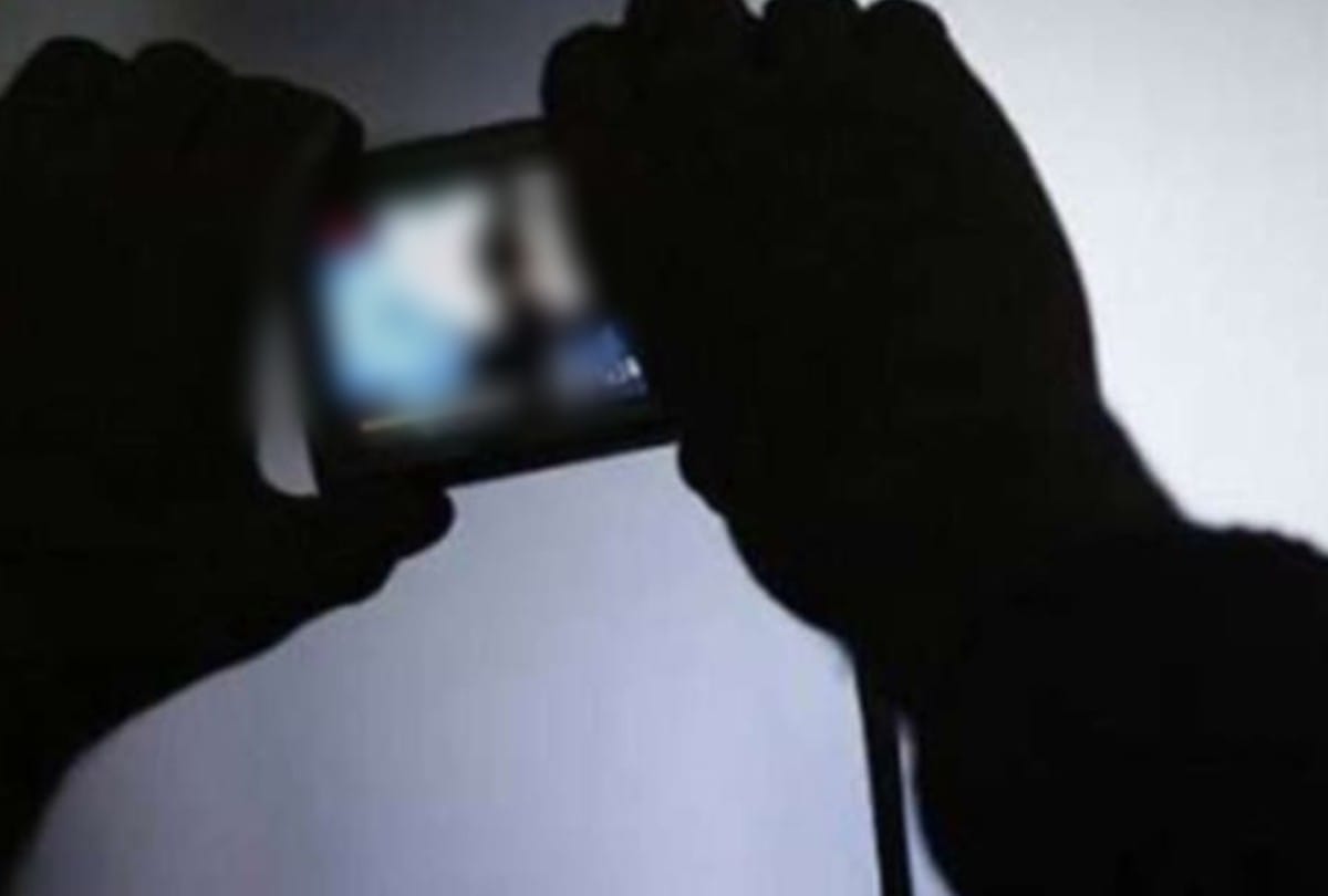 -Agra Facebook Friend Blackmailing: facebook friend made obscene video of student for blackmailing in agra