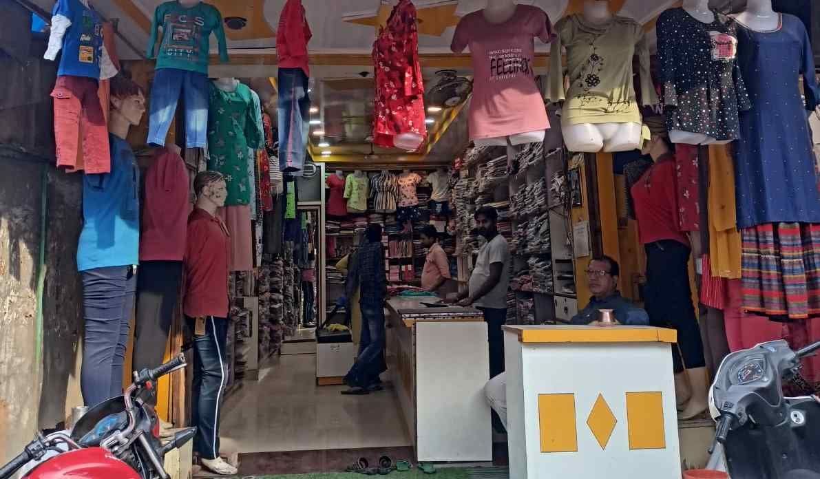 Traders furious due to the preparation to increase the rate of GST on readymade garments