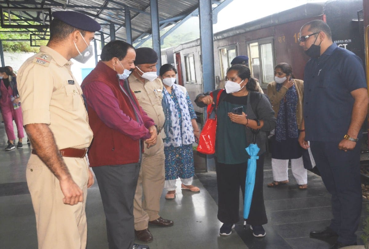 Former President's granddaughter Suchismita reached Shimla in Vistadome, said - Kalka-Shimla railway track beats Switzerland