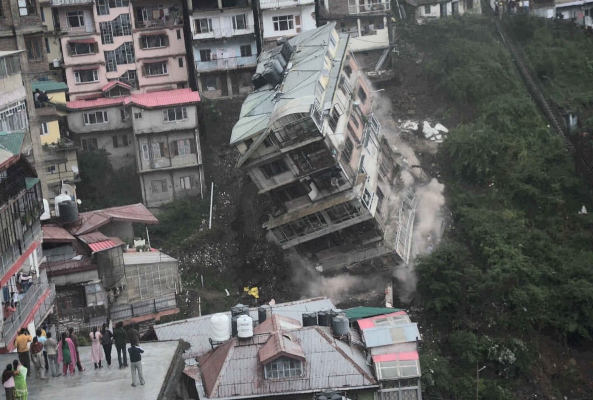 multi storey building collapsed due to landslide in Shimla's Kachchhi ghati, see pics