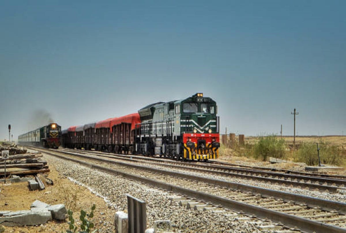 Pakistan Railways financial situation is really in great trouble news in hindi