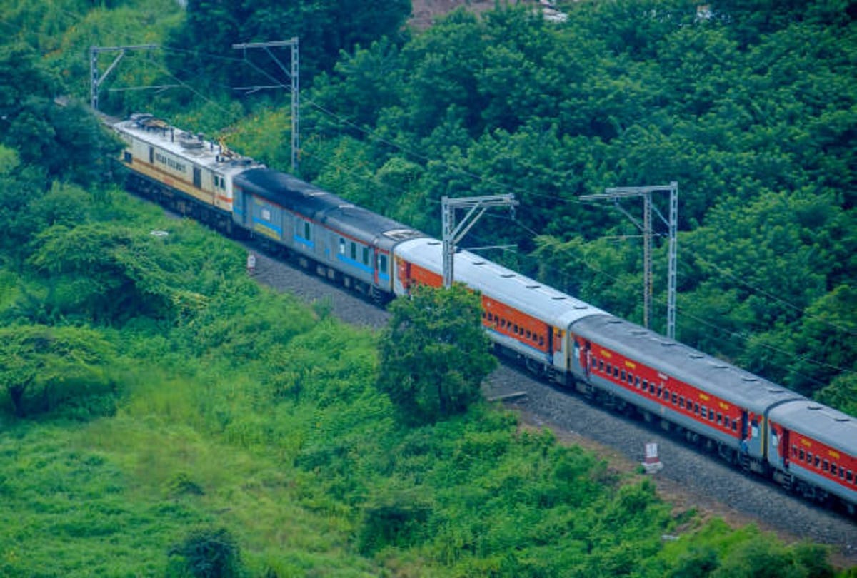 interesting facts about pakistan railways know how much it is different from indian railways