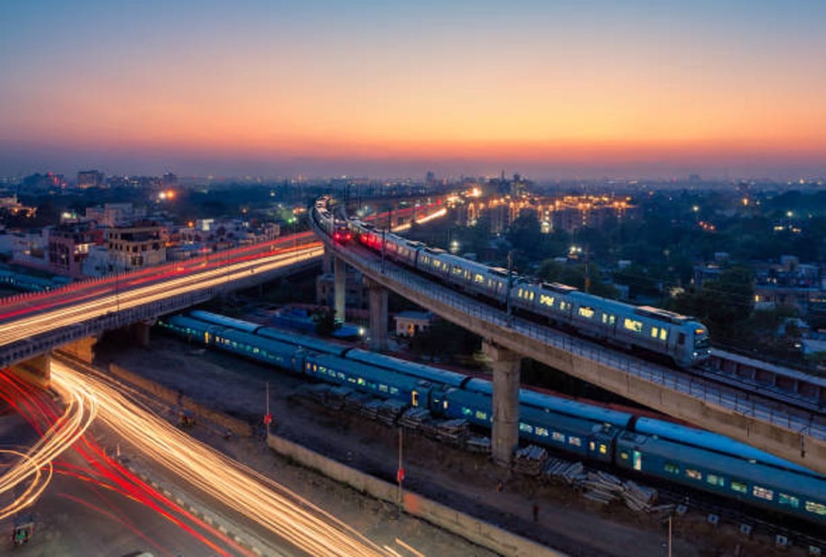interesting facts about pakistan railways know how much it is different from indian railways