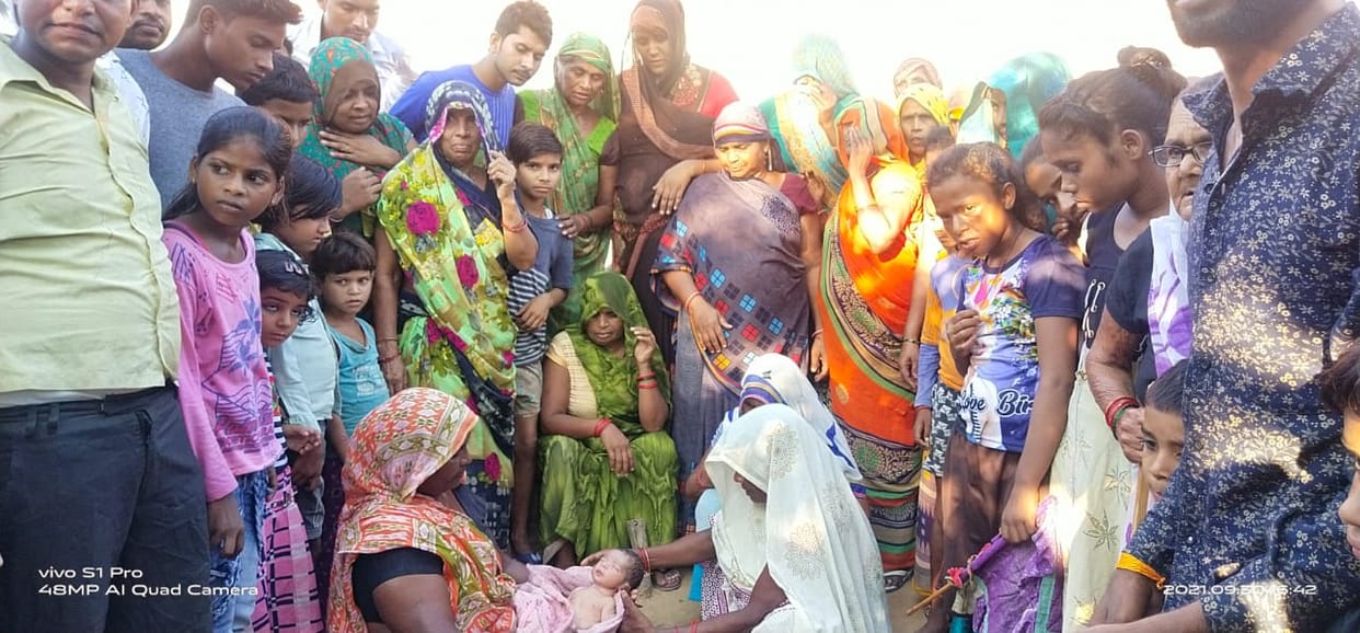 etawah news,Newborn found in a bag among the bushes