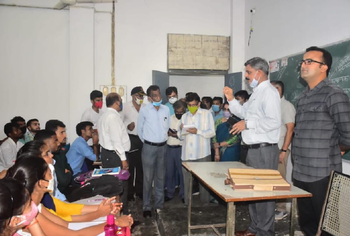 Gorakhpur university Notice to four heads of departments for not running classes