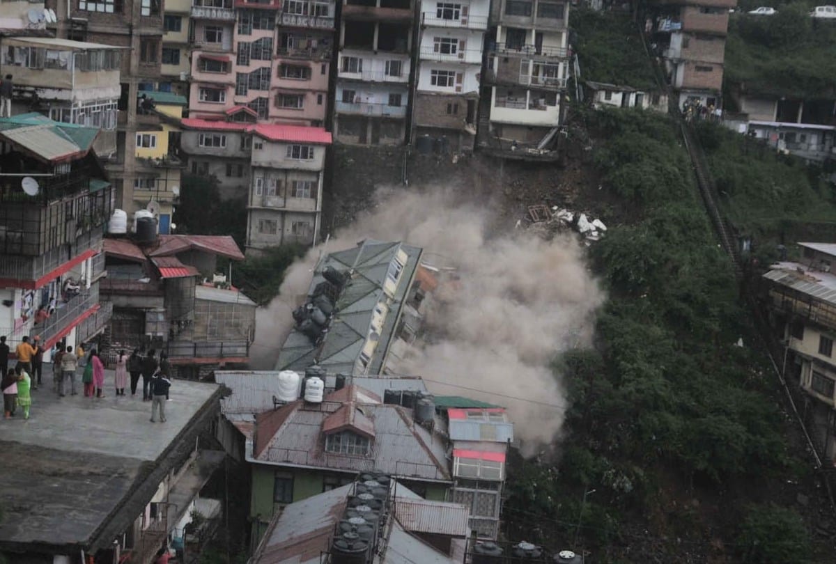 multi storey building collapsed due to landslide in Shimla's Kachchhi ghati, see pics