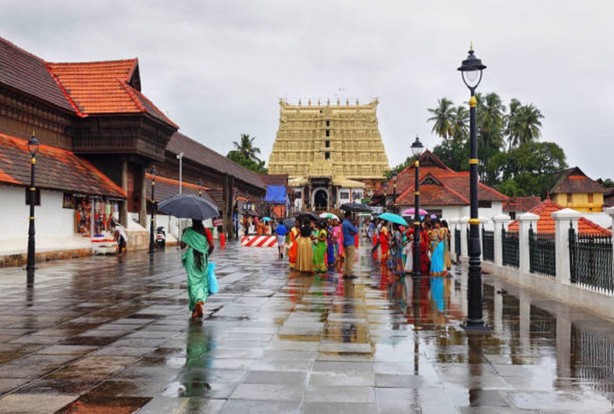 Mysterious Story of Padmanabhaswamy Temple where lots of treasure hidden behind 7th door