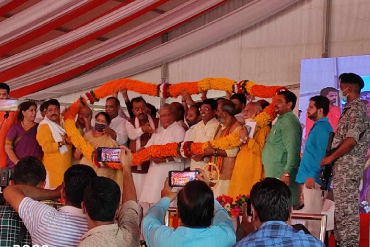 Deputy Chief Minister Keshav Prasad Maurya has laid the foundation stone and inaugurated 79 projects of 107 crores in Meerut