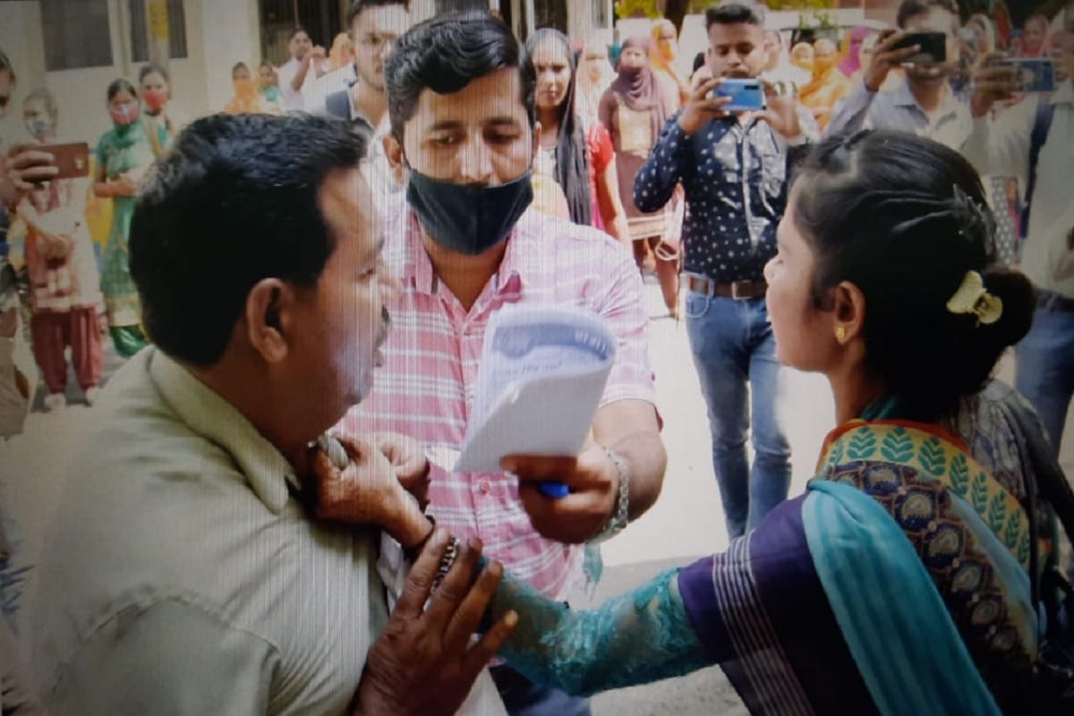UP News: Two sides of the cooks fight in the Collectorate in Saharanpur