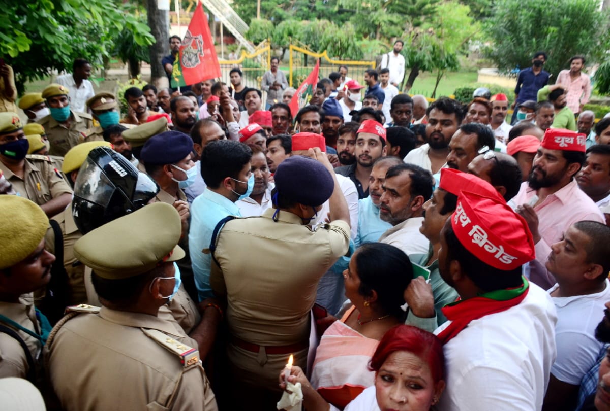 Police stopped SP leaders taking out candle march to pay tribute to businessman Manish