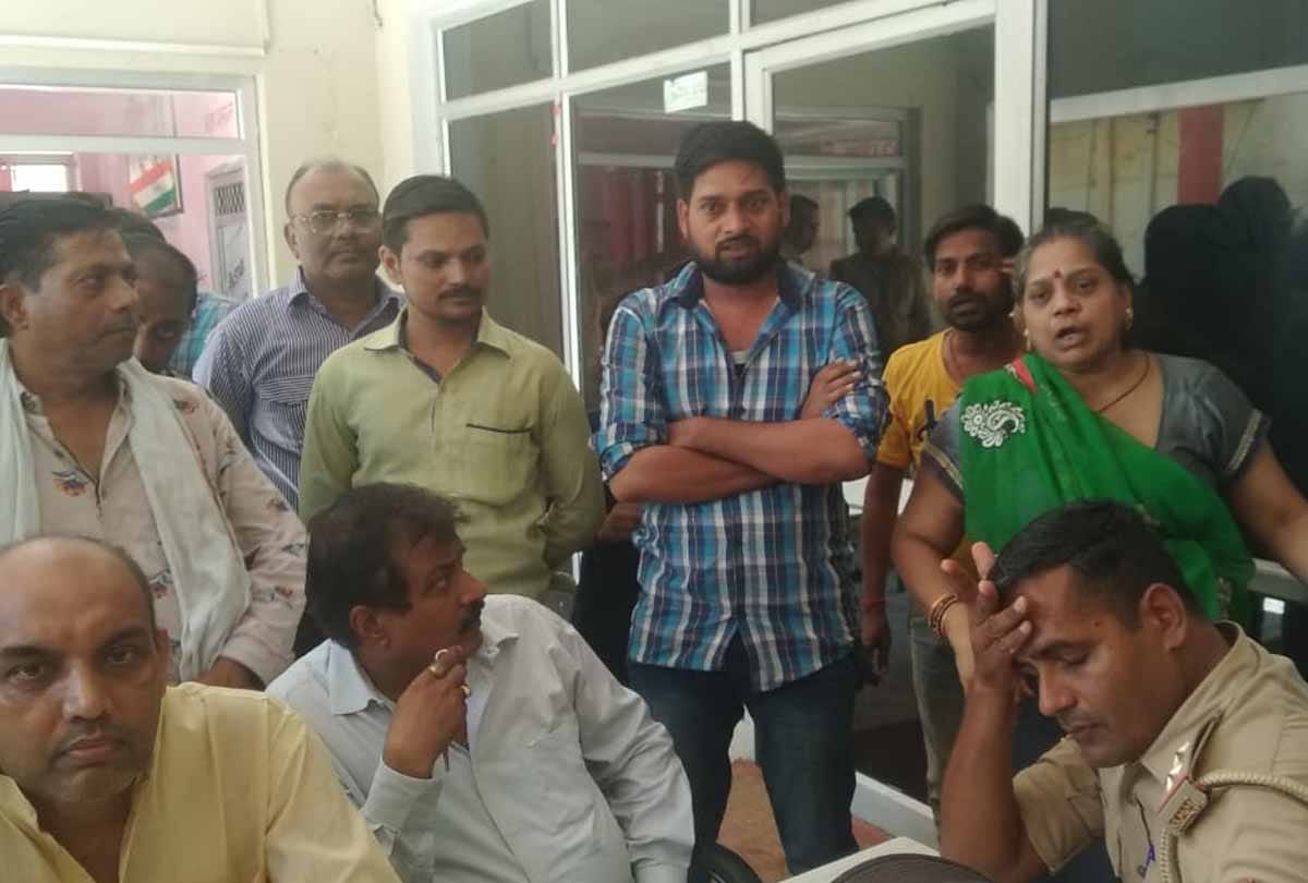 Farrukhabad: Scuffle with Bareilly police who came to catch Saraf, wife had filed report